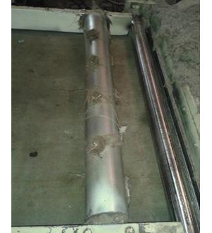 Strong magnetism roller can absorb the metals in fibers effectively, and thus preventing the metals from entering into the equipment and damaging the working roll